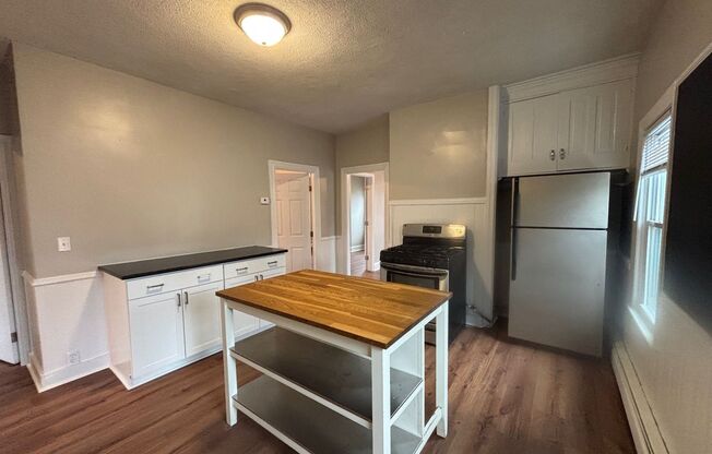 3 beds, 1 bath, 1,000 sqft, $2,050, Unit 2nd Floor