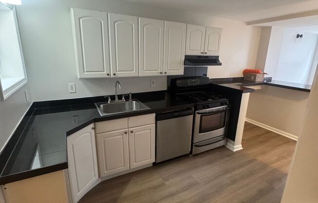 Beautifully Renovated 2 Bed / 2 Bath Rowhome in the Heart of Fells Point