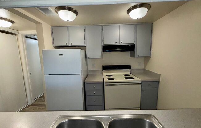 1 bed, 1 bath, 575 sqft, $954, Unit 271
