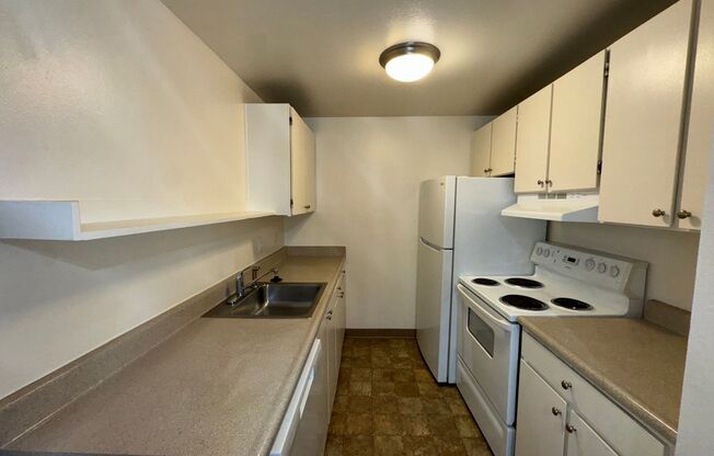 2 beds, 1 bath, 825 sqft, $1,250, Unit 477