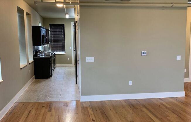 1 bed, 1 bath, 1,044 sqft, $1,250, Unit 909