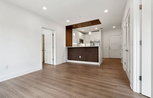 2 beds, 2 baths, 984 sqft, $2,850, Unit 203