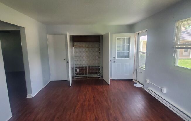 1 bed, 1 bath, 700 sqft, $799, Unit 9