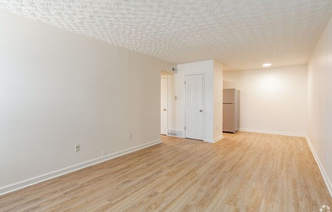 1 bed, 1 bath, 805 sqft, $1,100, Unit 6
