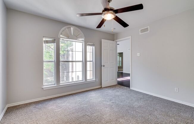 2 beds, 2 baths, $1,650, Unit Unit 213