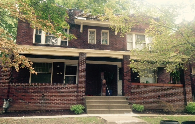 *** Mt. Lebanon Duplex for Rent with Front and Back Porch * Pet Friendly Apartment * Walk to the T * Renovated ***