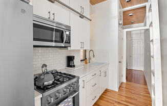 521 E 83 ST