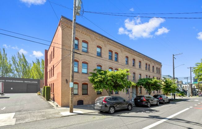 810 NE Couch Street