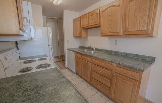 2 beds, 1 bath, 850 sqft, $750, Unit 2502-106