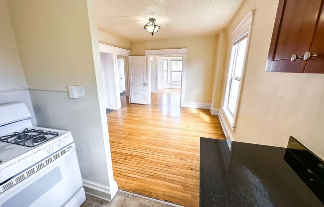 1 bed, 1 bath, 410 sqft, $1,895, Unit 402