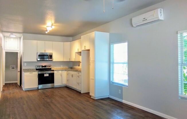 Charming 2 Bedroom, 1 Bath Duplex Near Downtown San Antonio