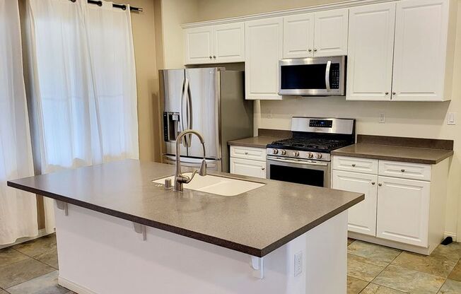 Otay Ranch 3 bedroom 2.5 bath 1917 sqft 2 car garage, beautiful!