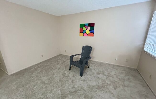 Cozy 1 Bedroom, 1 Bath Condo with Easy Freeway Access