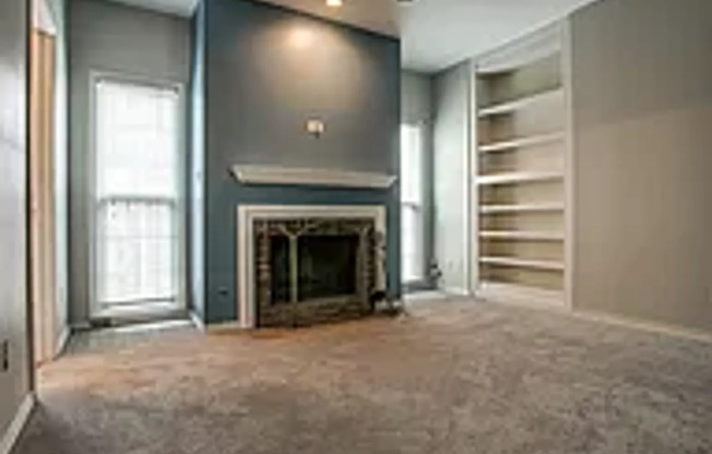 Beautiful 3 Level Condo in North Oak Lawn!