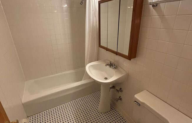 1 bed, 1 bath, 800 sqft, $2,175, Unit 234-403