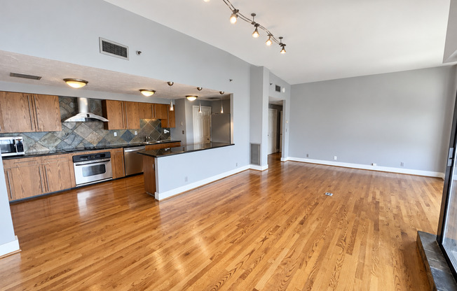 2 beds, 2 baths, $3,395, Unit # 1703