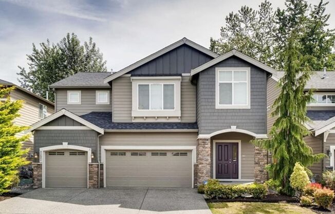 Spacious Home in the Upscale and Desirable Westmonte with 5 Beds and 3 Baths!!