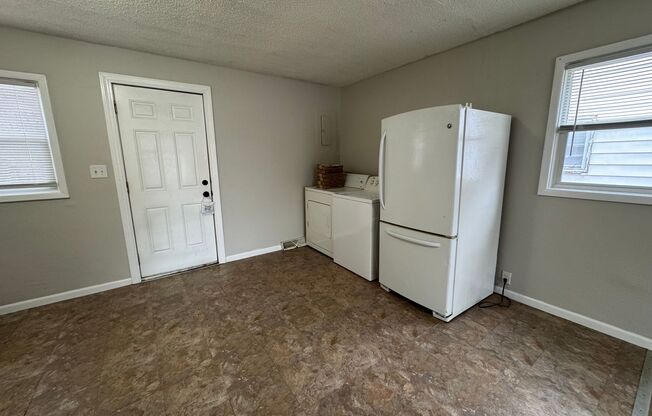 3 beds, 1 bath, $1,250