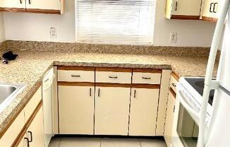 1 bed, 2 baths, 740 sqft, $1,500