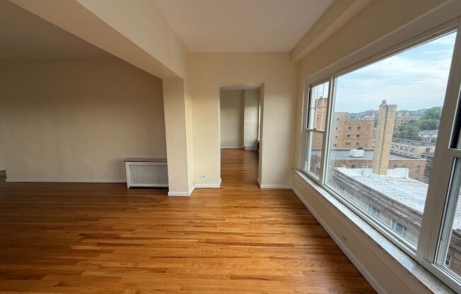 2 beds, 2 baths, 1,772 sqft, $2,200, Unit Old King Edward 61