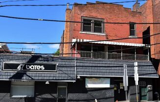 Amazing Two Bedroom in Oakland! Ample Natural Light, Central A/C & More!! Call Today!