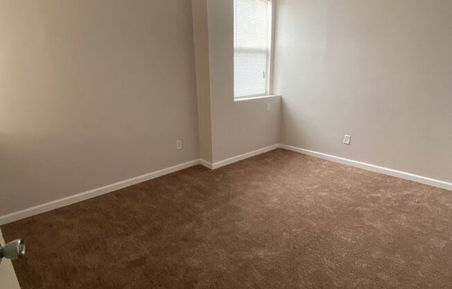 1 bed, 1 bath, 700 sqft, $725, Unit #7