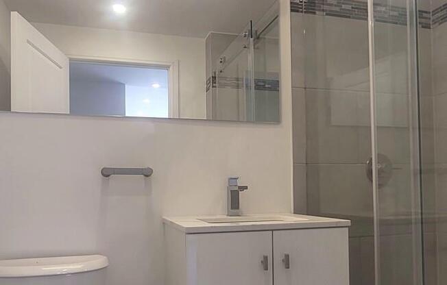 1 bed, 1 bath, $5,500, Unit 4F