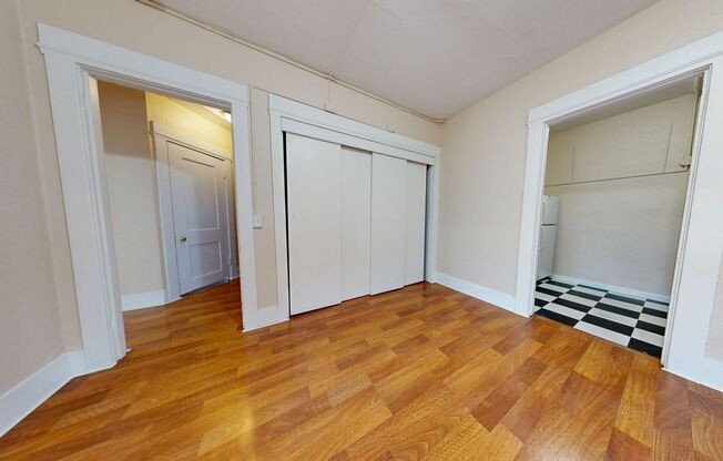 2 beds, 1 bath, $2,445, Unit 209