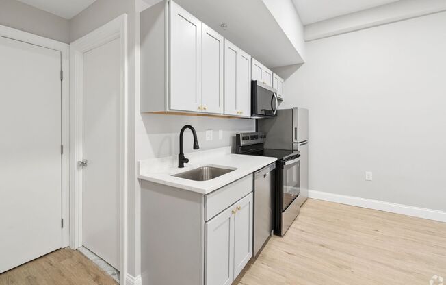 Studio, 1 bath, 345 sqft, $1,165, Unit 307