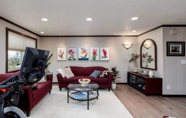 Beautiful 3 bedroom unit near in Lake Oswego- Comes with gym membership!
