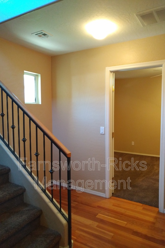 157 W LAUREL Court