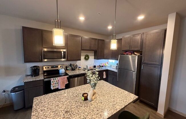 2 beds, 2 baths, 998 sqft, $2,370, Unit 207