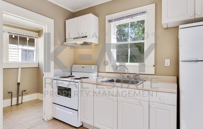 1 Bed, 1 Bath Cottage Near UL!