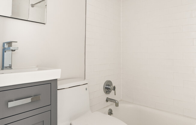Studio, 1 bath, 571 sqft, $4,800, Unit 4E