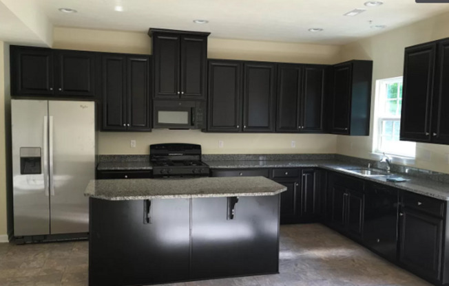 Gorgeous 3 BD/ 2.5 BA Townhouse Available in Wexford!