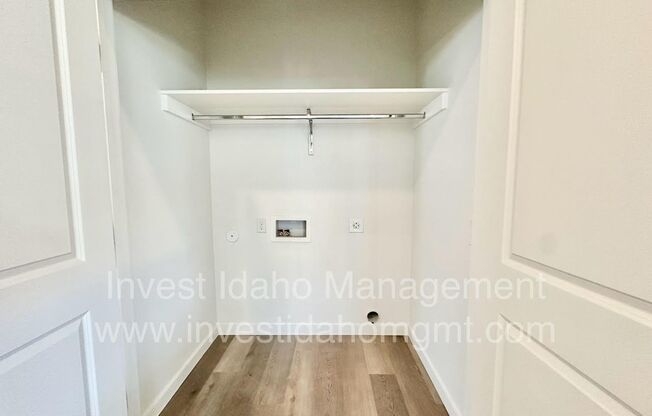 1 bed, 1 bath, 712 sqft, $1,275, Unit 4