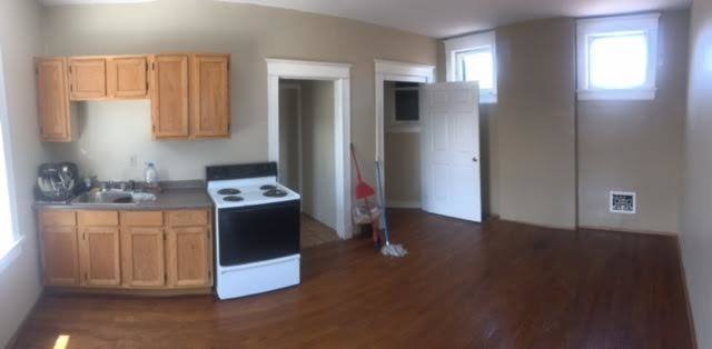 Spacious Bevo apartment, hardwood floors, updated eat-in kitchen