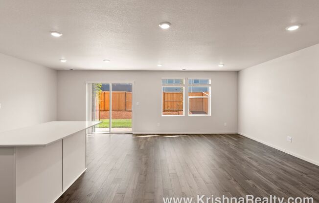 Beautiful Modern *NEW CONSTRUCTION* 4 BD* 2.5 BA* Single Family Home Located In East Park Village In Salem!
