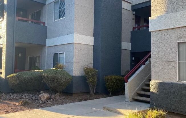 CUTE REMODELED ONE BEDROOM UNIT IN GATED COMMUNITY!