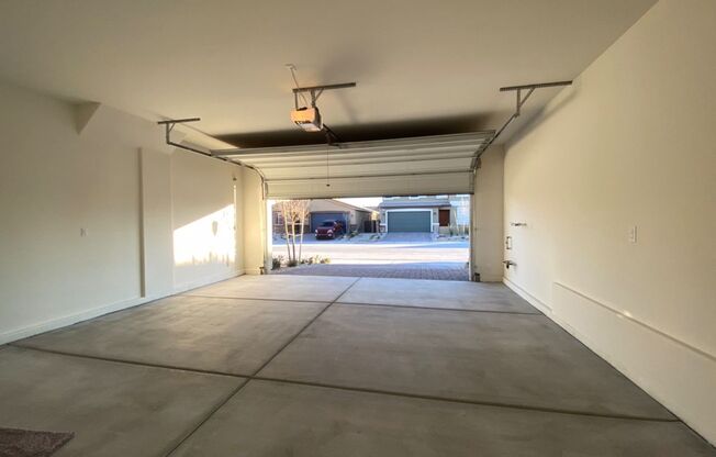 4 BED 2.5 BATH 2 CAR GARAGE, LARGE CORNER LOT, GATED COMMUNITY IN NORTH VEGAS.