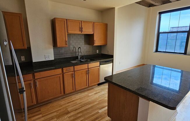 1 bed, 1 bath, 735 sqft, $1,675, Unit 404