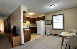 2 beds, 1 bath, $1,075