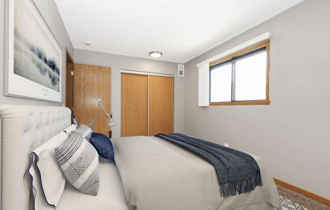 St. Louis Park, MN Courtyard Apartments. A  bedroom in st louis park at courtyard apartments with a bed and a window.