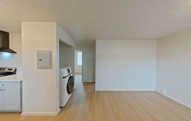 2 beds, 1 bath, 647 sqft, $1,600, Unit 20B