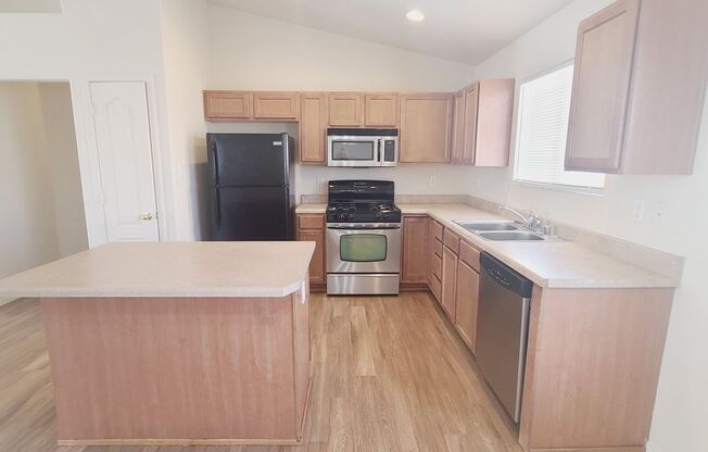 3 beds, 2 baths, $1,895