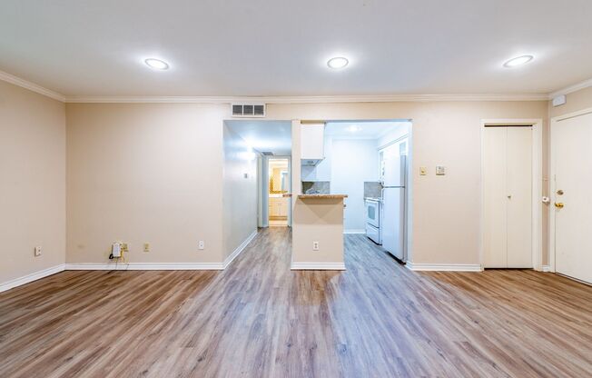 2 beds, 1 bath, $1,595, Unit # 151
