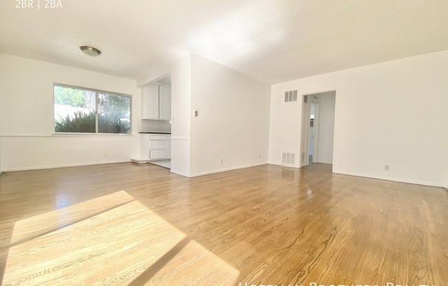 1162 N ORANGE GRV