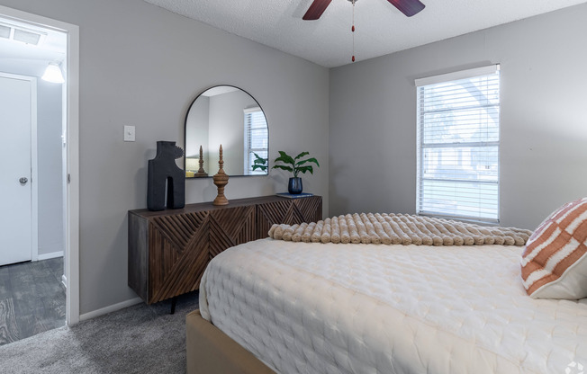 Bedroom with ceiling fan