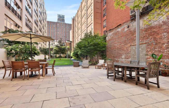 970 KENT AVE