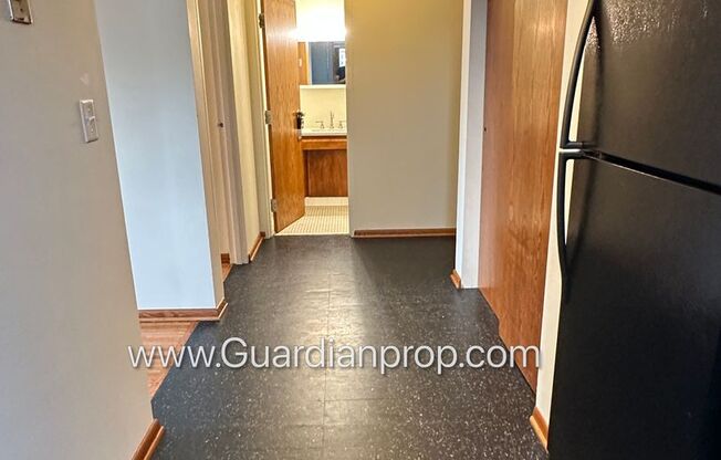 Top Floor Kingfield Minneapolis Apartment, Hardwood Floors, South Facing, Wall Ac Unit